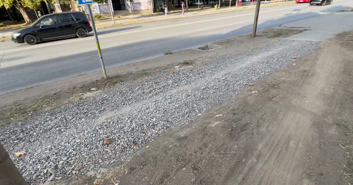 Uništena biciklistička staza i trotoar nakon radova na komunalnoj infrastrukturi. Radovi izvođeni zbog priključka novog objekta privatnog investitora.